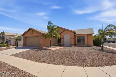 7918 N Sirius Dr, Tucson, AZ 85741