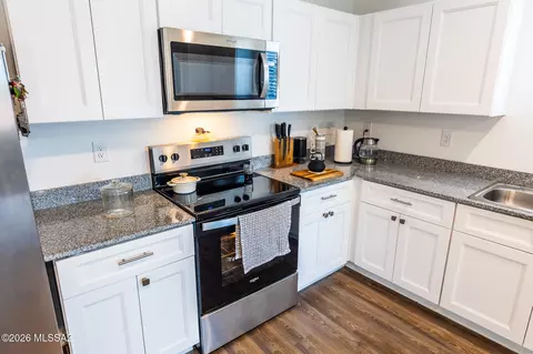 Kitchen - 1249 S Lenora Loop, Benson, AZ 85602 photo 2 of 3