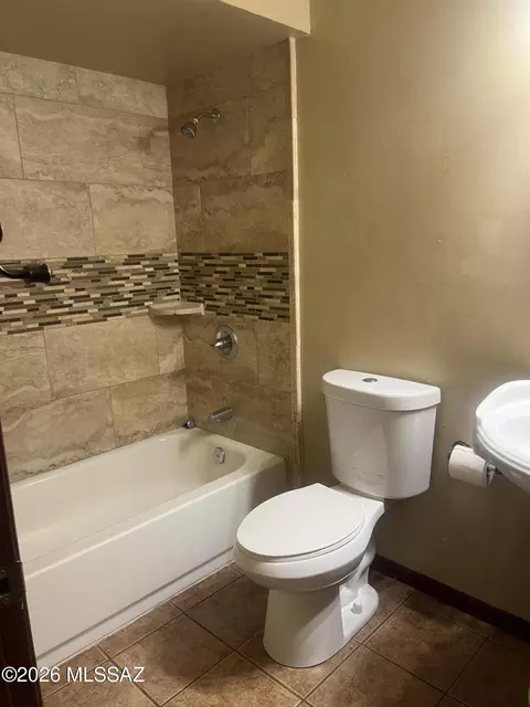 Bath - 7299 E Freestone Dr, Tucson, AZ 85730 photo 1 of 2