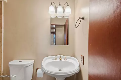 Bath - 7299 E Freestone Dr, Tucson, AZ 85730 photo 3 of 4