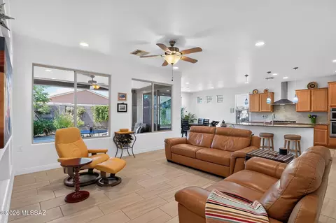 Living - 13745 E Poelstra St, Vail, AZ 85641 photo 2 of 3