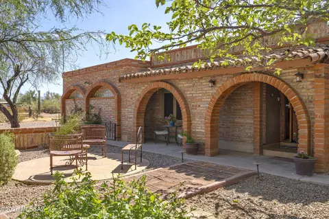 12721 W Well Pump Dr, Tucson, AZ 85743