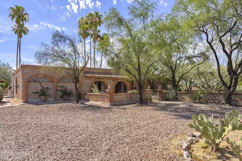 12721 W Well Pump Dr, Tucson, AZ 85743
