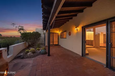 7526 N Desert Tree Dr, Tucson, AZ 85704