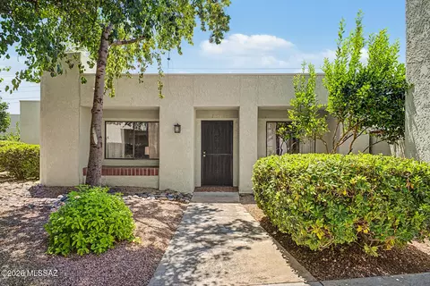 7852 N La Canada Dr, Tucson, AZ 85704