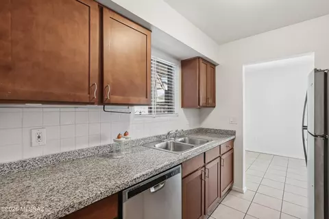 Kitchen - 660 E River Rd #W, Tucson, AZ 85704 photo 3 of 5
