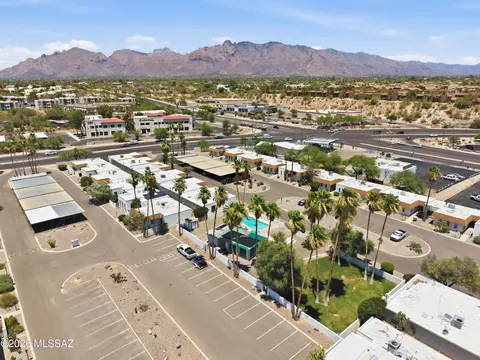 View/Area - 660 E River Rd #W, Tucson, AZ 85704 photo 4 of 5
