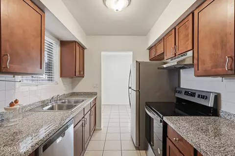 Kitchen - 660 E River Rd #W, Tucson, AZ 85704 photo 4 of 5