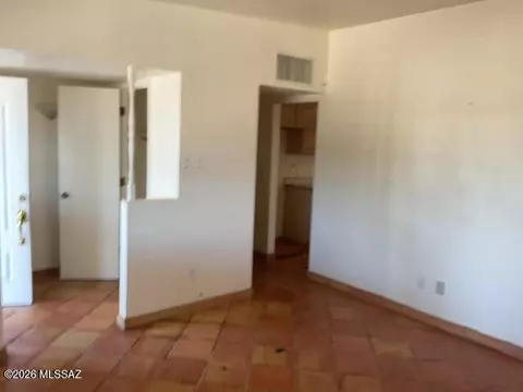 Living - 607 E Santa Fe Cir, Benson, AZ 85602 photo 3 of 5