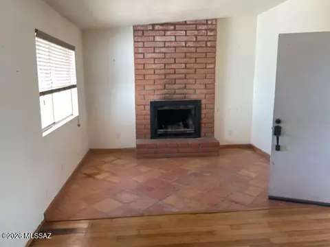 Living - 607 E Santa Fe Cir, Benson, AZ 85602 photo 4 of 5