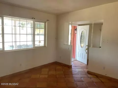 Living - 607 E Santa Fe Cir, Benson, AZ 85602 photo 2 of 5