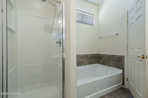 Bath - 12850 E Red Iron Trl, Vail, AZ 85641 photo 2 of 3
