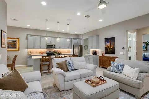 13121 N Humphreys Peak Dr, Oro Valley, AZ 85755