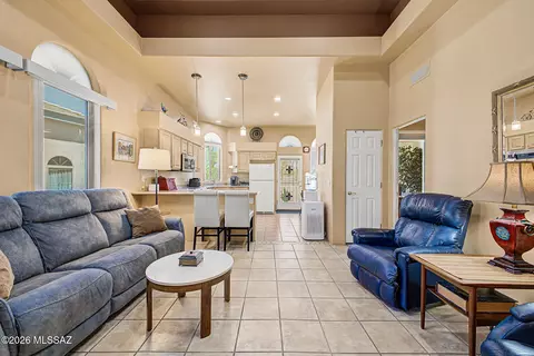 2406 W Via Di Silvio, Tucson, AZ 85741