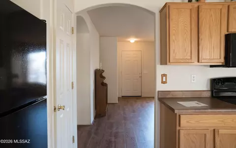 Entry Way - 9945 E Apache Rain Dr, Tucson, AZ 85748 photo 2 of 3