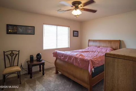 Bedroom - 9945 E Apache Rain Dr, Tucson, AZ 85748 photo 4 of 4