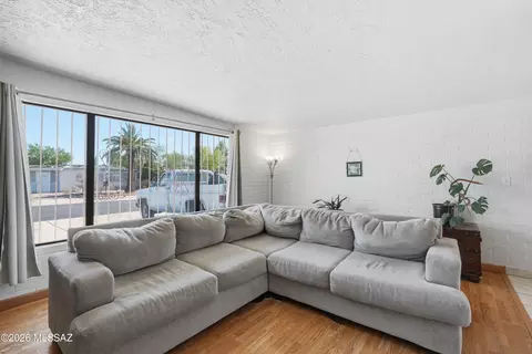 Living - 6989 E Casey Pl, Tucson, AZ 85730 photo 1 of 4