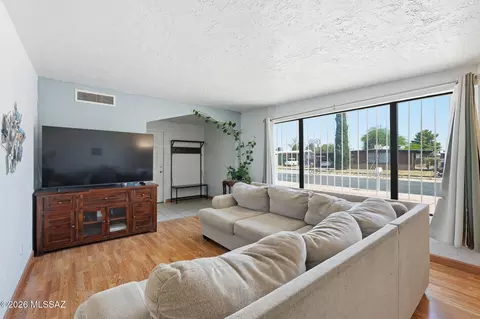Living - 6989 E Casey Pl, Tucson, AZ 85730 photo 3 of 4
