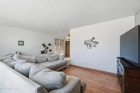 Living - 6989 E Casey Pl, Tucson, AZ 85730 photo 2 of 4