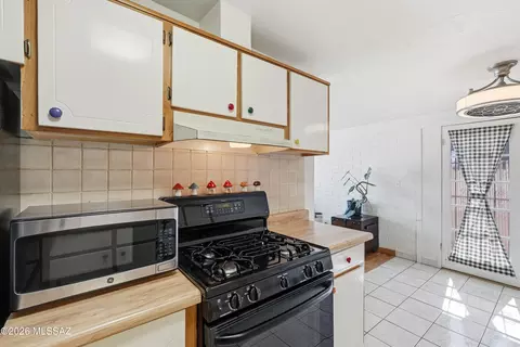 Kitchen - 6989 E Casey Pl, Tucson, AZ 85730 photo 2 of 5
