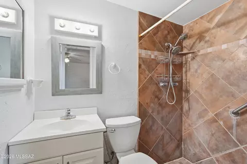 Bath - 6989 E Casey Pl, Tucson, AZ 85730 photo 1 of 2