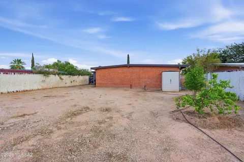 Exterior - 6989 E Casey Pl, Tucson, AZ 85730 photo 6 of 8