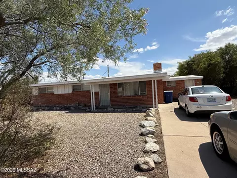6926 E Kirkland Dr, Tucson, AZ 85710