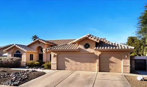 8911 N Palm Brook Dr, Tucson, AZ 85743