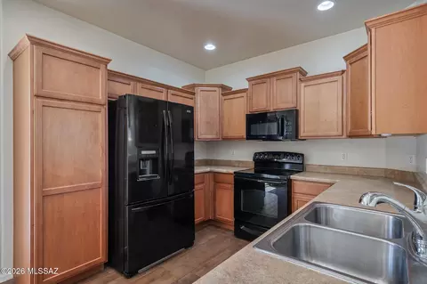 Kitchen - 10576 E Native Rose Trl, Tucson, AZ 85747 photo 3 of 3