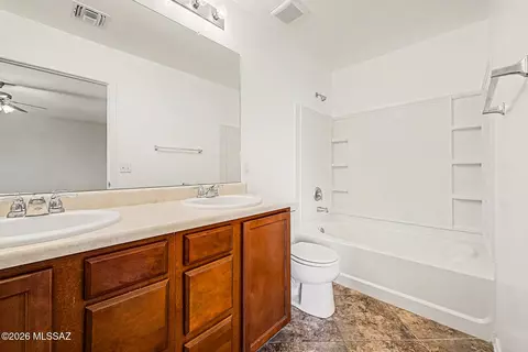 Bath - 5076 E Fishhook Ct, Tucson, AZ 85756 photo 1 of 2