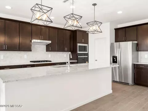 7582 S Kinglet Way, Tucson, AZ 85747