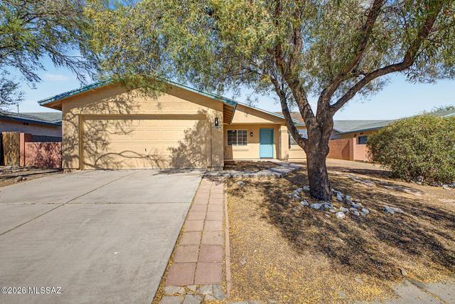7889 S Solomon Ave, Tucson, AZ 85747