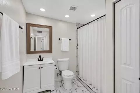 Bath - 436 E Seneca St, Tucson, AZ 85705 photo 2 of 2