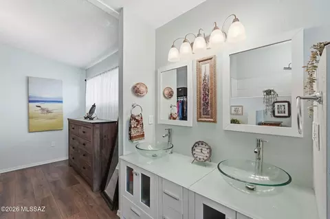 Bath - 310 E 5th Pl, San Manuel, AZ 85631 photo 1 of 4
