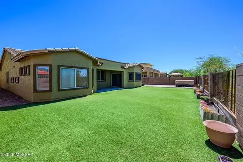 Exterior - 7574 E Autumn Leaf Dr, Tucson, AZ 85756 photo 3 of 4