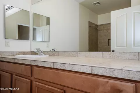 Bath - 7574 E Autumn Leaf Dr, Tucson, AZ 85756 photo 3 of 4