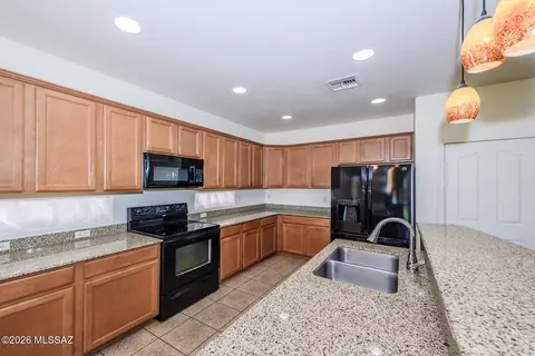 Kitchen - 7574 E Autumn Leaf Dr, Tucson, AZ 85756 photo 1 of 3