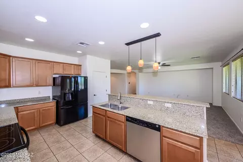 Kitchen - 7574 E Autumn Leaf Dr, Tucson, AZ 85756 photo 2 of 3