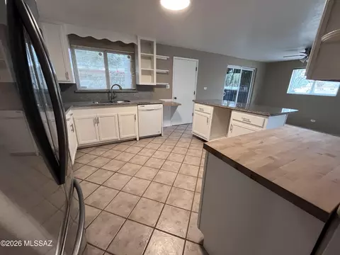 Kitchen - 5308 E 2nd St, Tucson, AZ 85711 photo 2 of 3