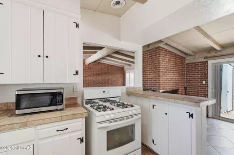 Kitchen - 5426 E 6th St, Tucson, AZ 85711 photo 4 of 5
