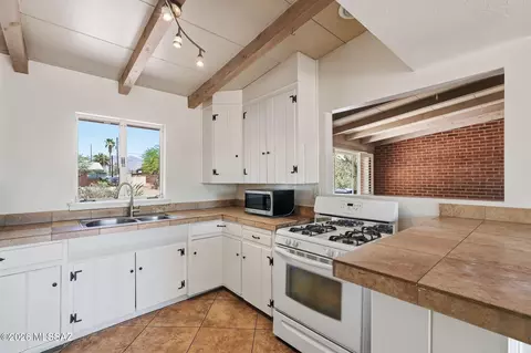 Kitchen - 5426 E 6th St, Tucson, AZ 85711 photo 1 of 5