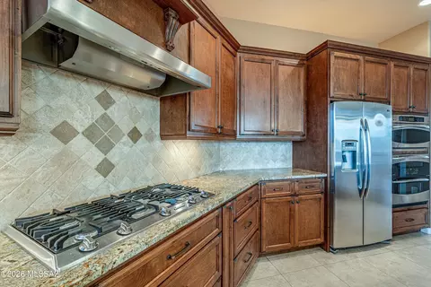 Kitchen - 14615 E Circle L Ranch Pl, Vail, AZ 85641 photo 4 of 6