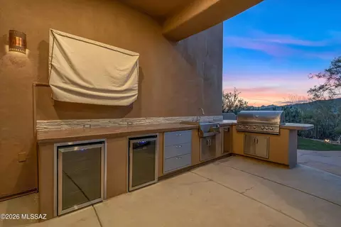 Kitchen - 14615 E Circle L Ranch Pl, Vail, AZ 85641 photo 6 of 6