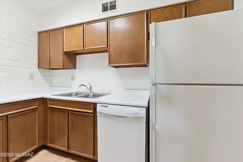 Kitchen - 3960 E Flower St # 30, Tucson, AZ 85712 photo 4 of 6