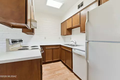 Kitchen - 3960 E Flower St # 30, Tucson, AZ 85712 photo 2 of 6