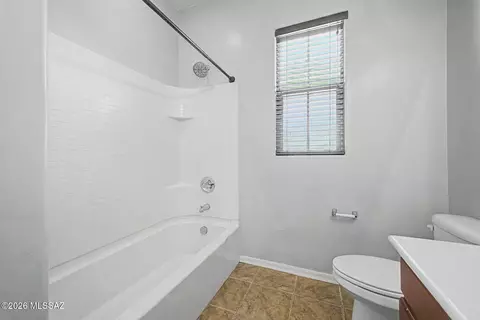 Bath - 574 S Desert Haven Rd, Vail, AZ 85641 photo 2 of 3