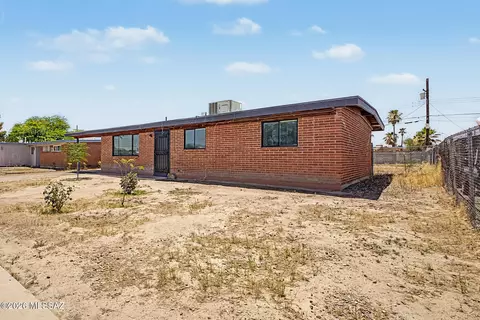Exterior - 7918 E 19th Pl, Tucson, AZ 85710 photo 2 of 7