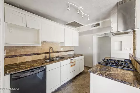 Kitchen - 7918 E 19th Pl, Tucson, AZ 85710 photo 2 of 3