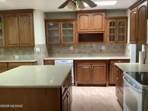 Kitchen - 300 N Bowie Ave, Willcox, AZ 85643 photo 6 of 8