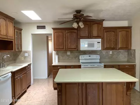Kitchen - 300 N Bowie Ave, Willcox, AZ 85643 photo 3 of 8